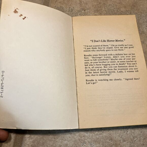 MARLEEN THE HORROR QUEEN Paperback Book LILA PERL 1987 Young Adult - Picture 6 of 8